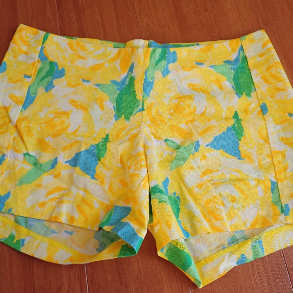 Lilly Pulitzer Flower Shorts Size 4